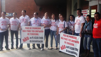 SindicarioNET - Sindicato dos Bancários realiza protesto contra